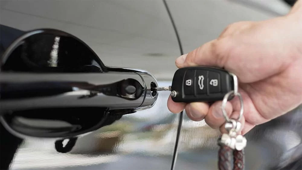 Safe-Car-Key-Extraction-Services-in-Chicago